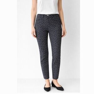 GAP Dark Blue Patterned Cropped Pants size 8 NWT